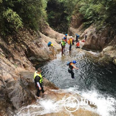 溯溪玩水  峽谷溯溪